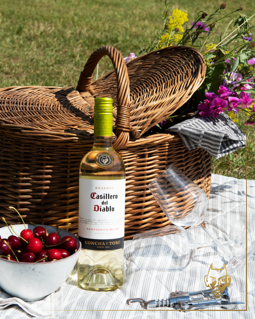 cassi_hvidvin_picnic_med_logo